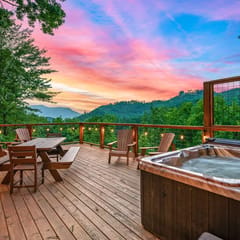 MTN Views| Hot Tub| Pet Friendly| Mins to town