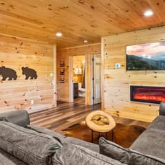 City Bear Lodge | Dwtn Gatlinburg Hot Tub + Games