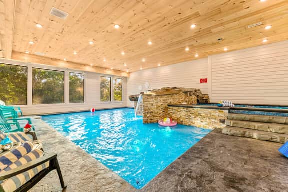 Sleeps 25 Huge Pool outdoor fire Ensuites