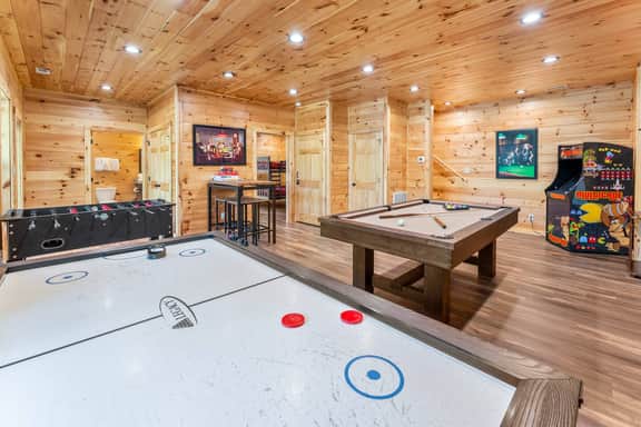 Bear Vista View| Hot Tub * Game Room * Firetable