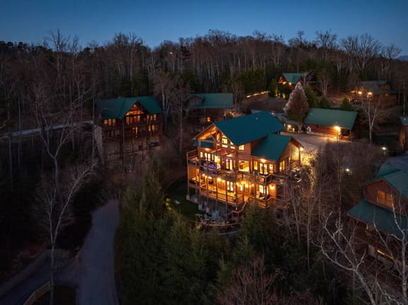 Grand Views|3 King suites|Arcade|Theatre|Hot-tub