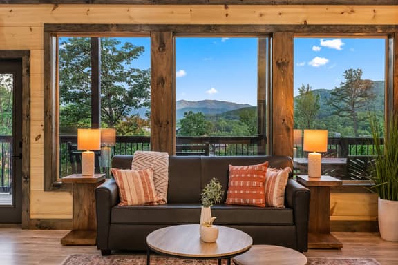 Mountain Modern Couples Retreat Hot-Tub Views