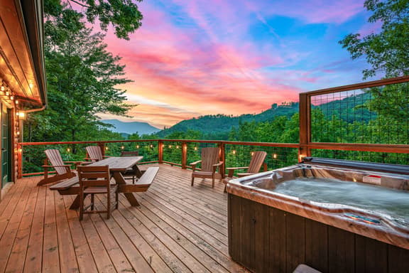 MTN Views| Hot Tub| Pet Friendly| Mins to town